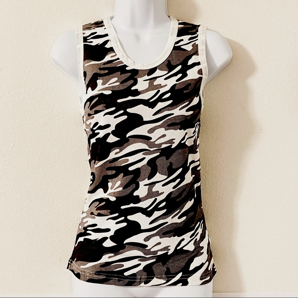 Black and White Camouflage Tank